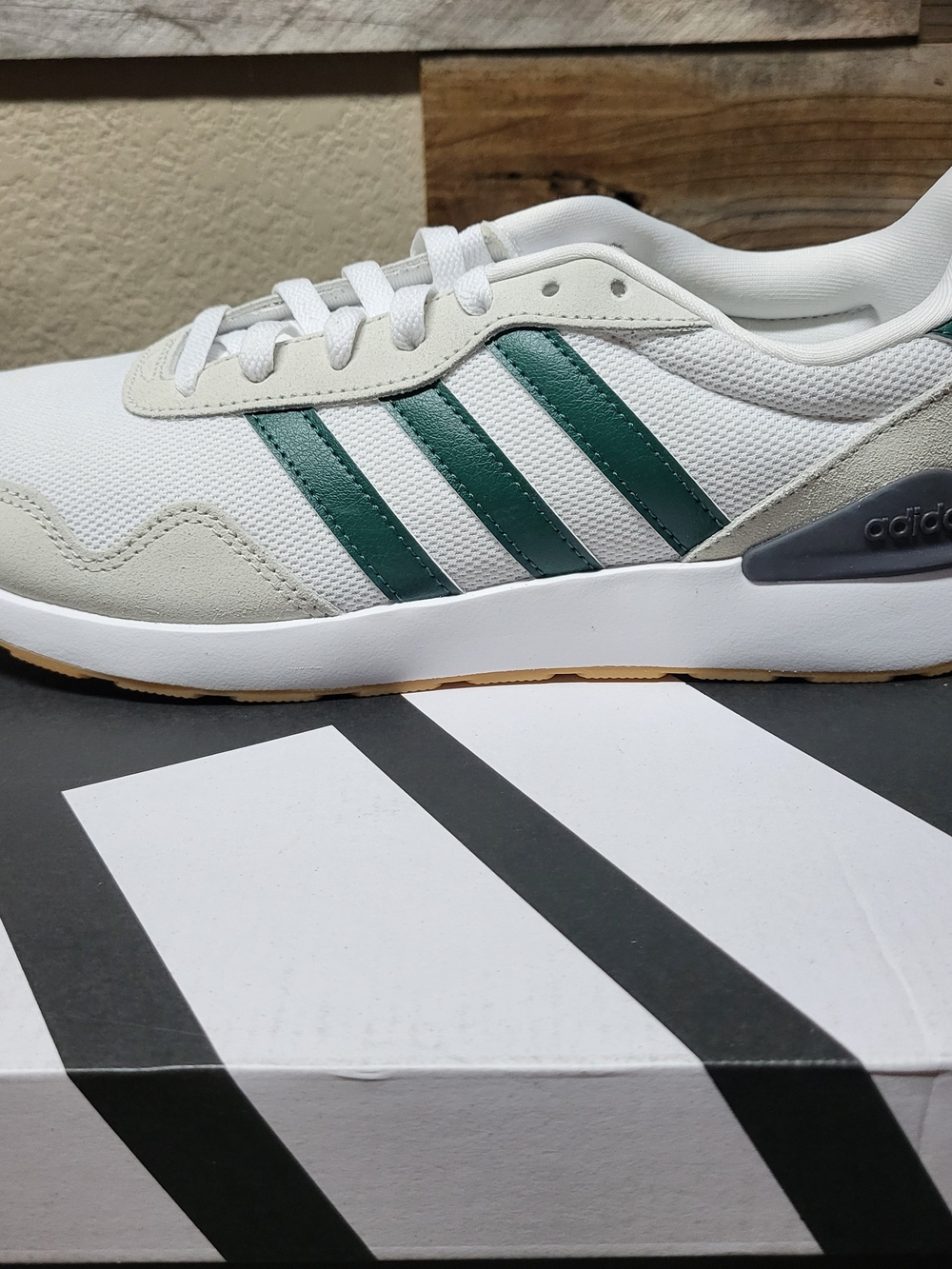 *NEW* Adidas Run 60s 4.0 White/Green Low Top Sneaker Size Men’s 9.5 Women's 10.5